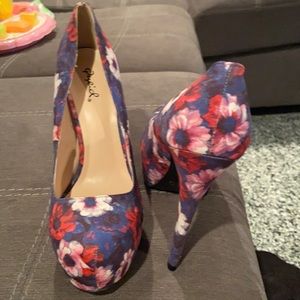 Cute, Floral heels!